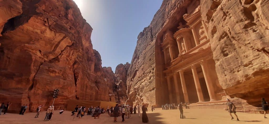 The Treasury at Petra - an unmissable stop during your Jordan 10 day itinerary.