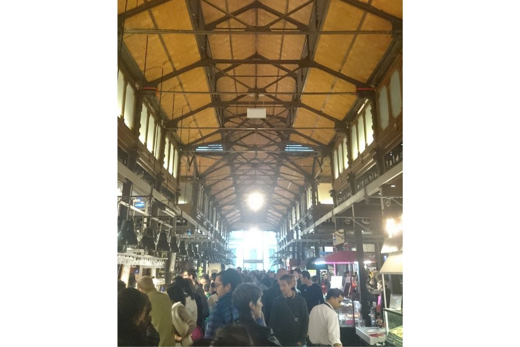 A typically busy scene at Mercado de San Miguel, Madrid.